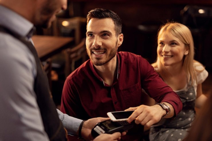 Pengguna mobile membaca layanan situs